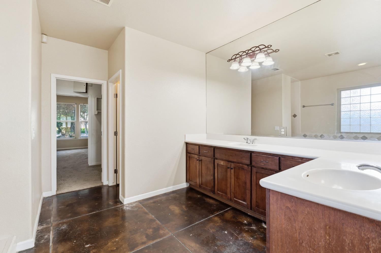 1534 S Manzanita St, Visalia, CA 93292