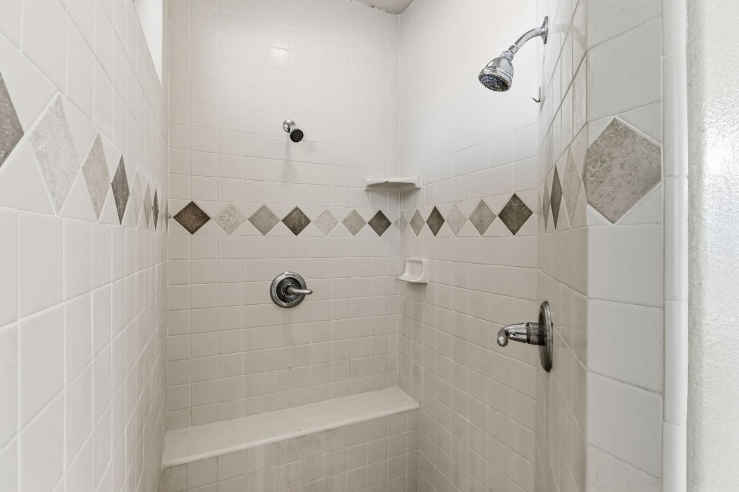 1534 S Manzanita St, Visalia, CA 93292
