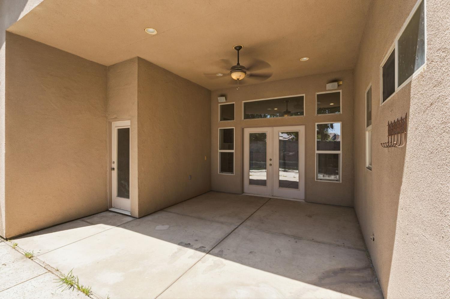 1534 S Manzanita St, Visalia, CA 93292