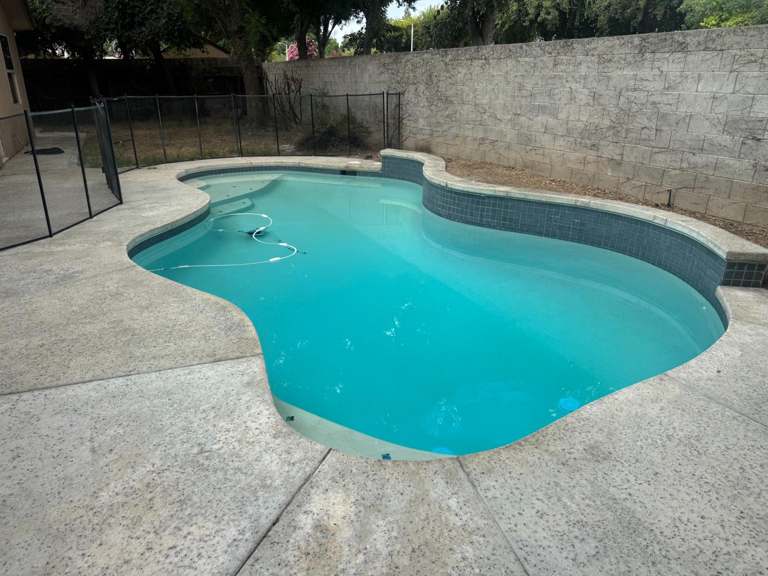 1534 S Manzanita St, Visalia, CA 93292