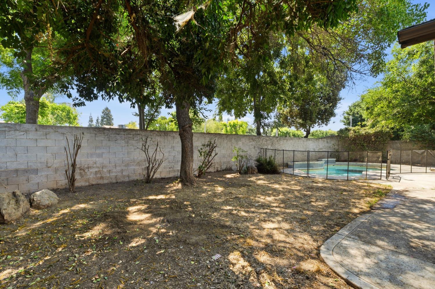 1534 S Manzanita St, Visalia, CA 93292