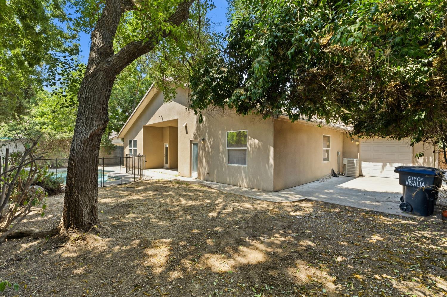 1534 S Manzanita St, Visalia, CA 93292