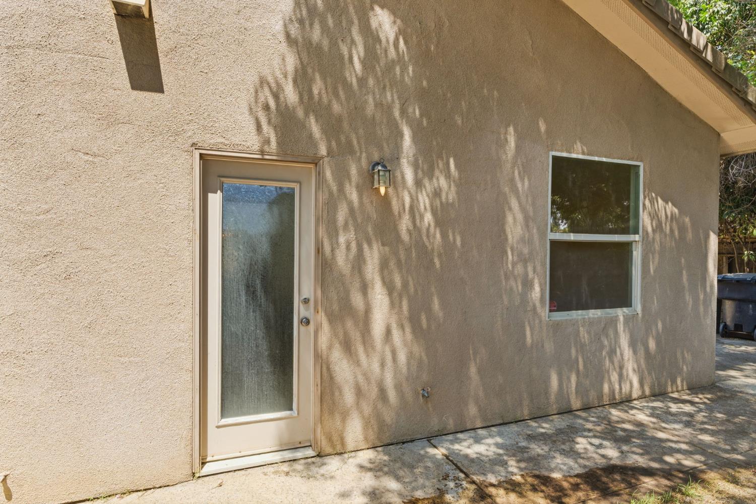 1534 S Manzanita St, Visalia, CA 93292