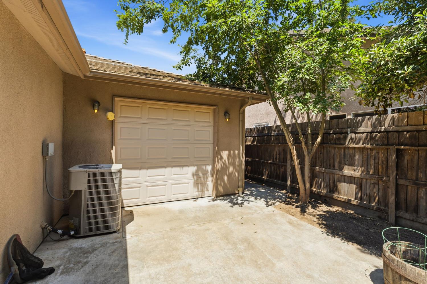 1534 S Manzanita St, Visalia, CA 93292
