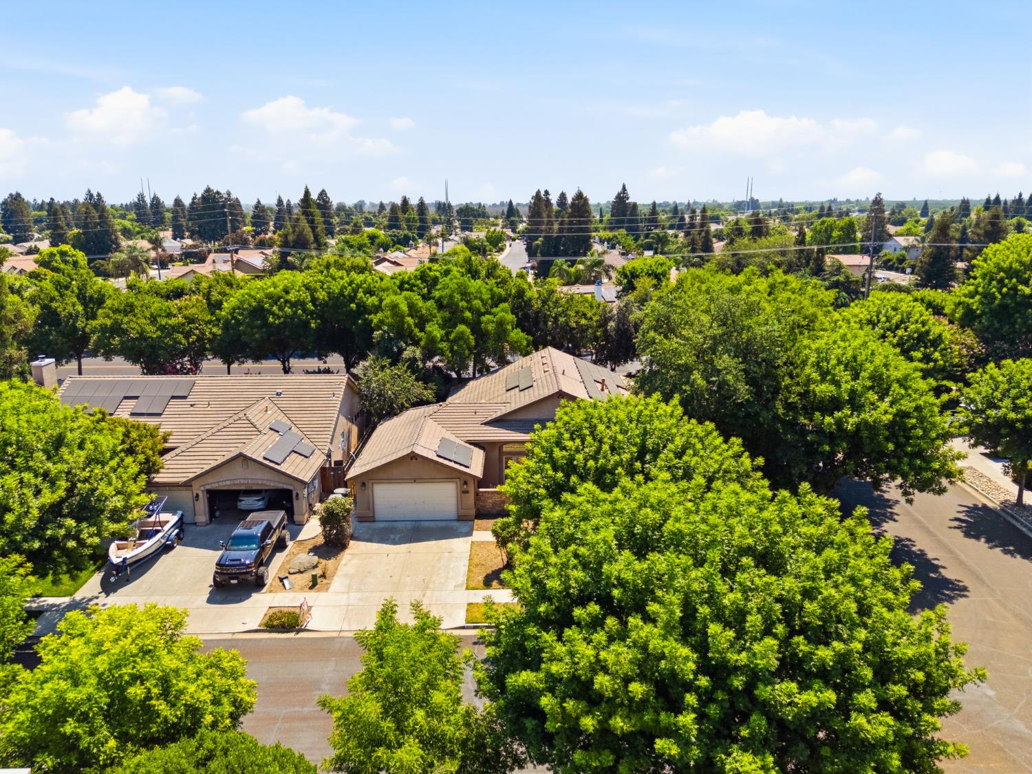 1534 S Manzanita St, Visalia, CA 93292
