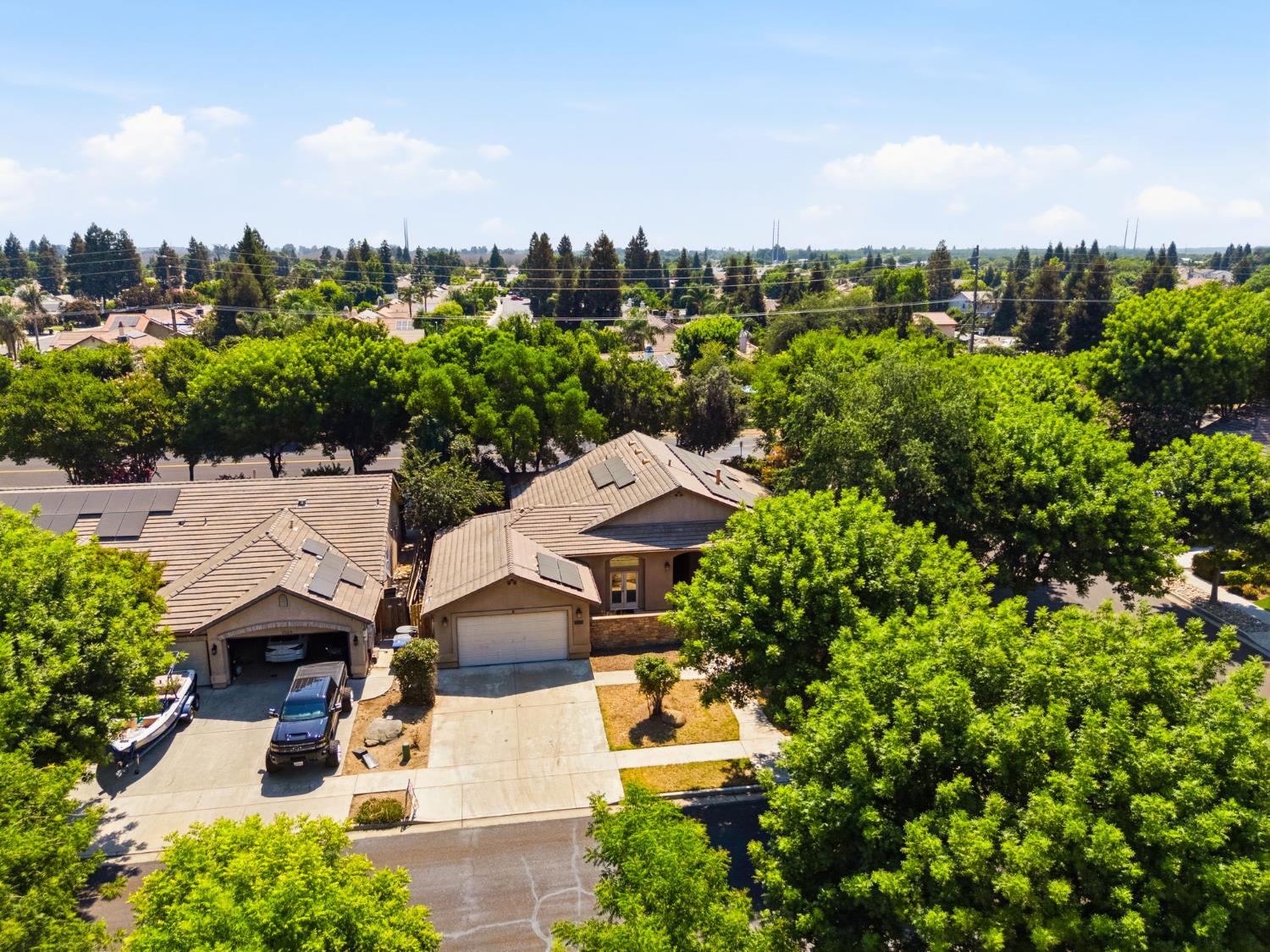 1534 S Manzanita St, Visalia, CA 93292