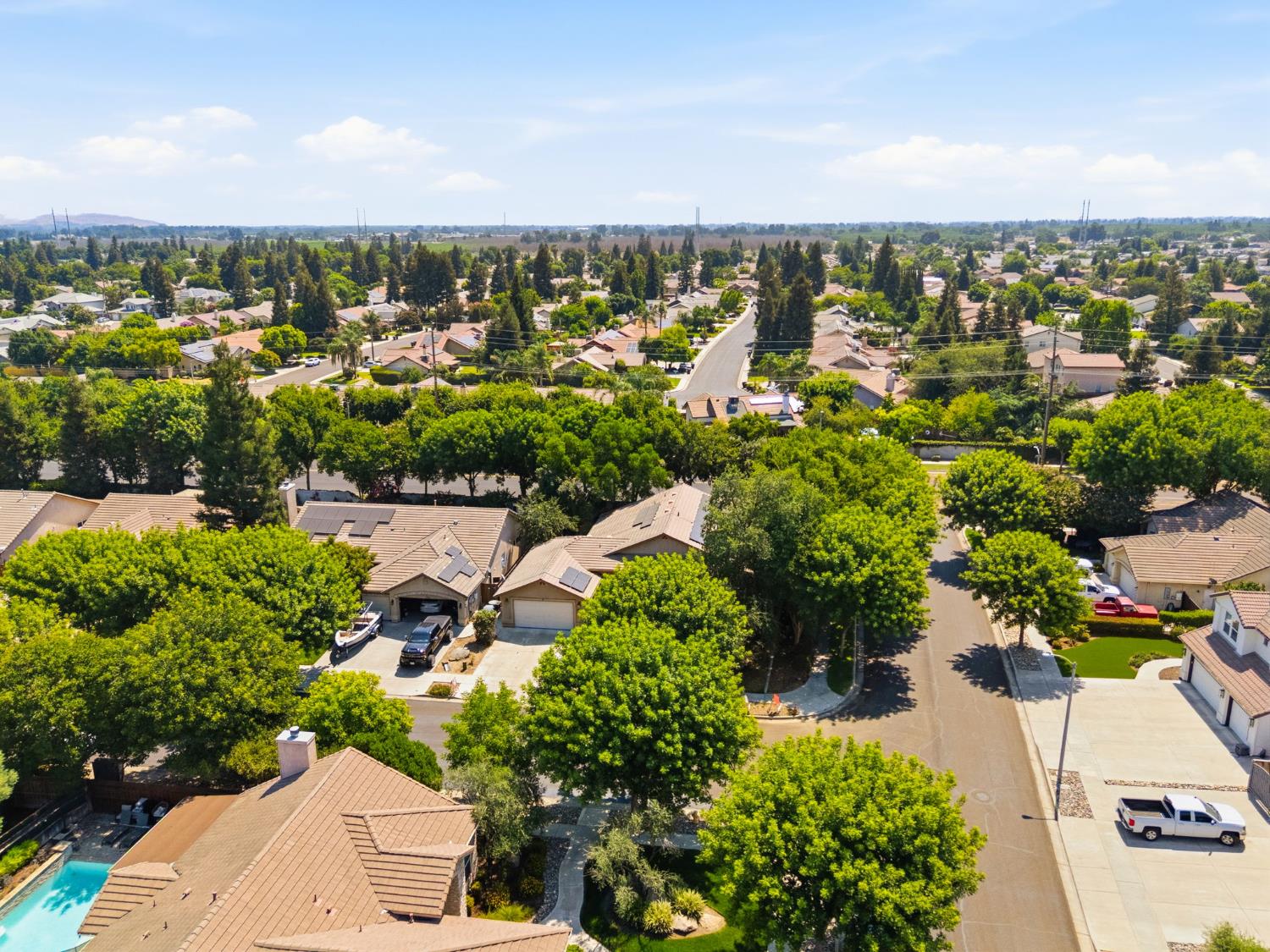 1534 S Manzanita St, Visalia, CA 93292