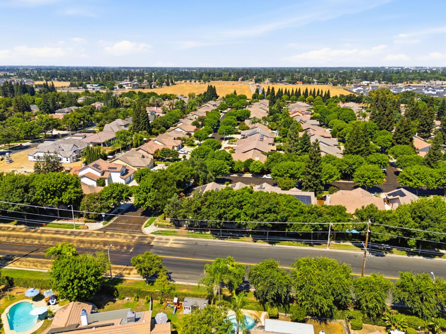 1534 S Manzanita St, Visalia, CA 93292