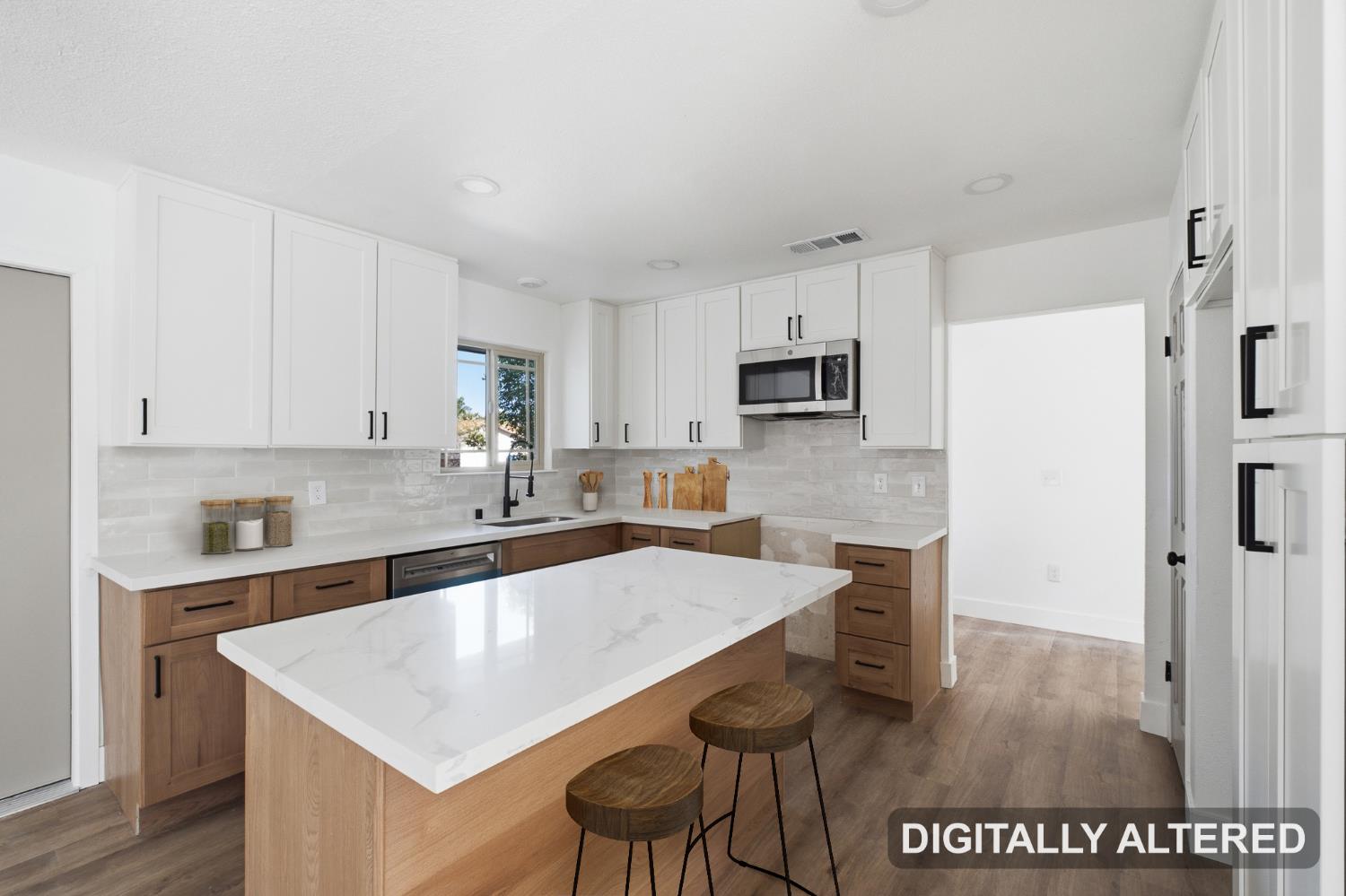 1064 Carey Ave, Clovis, CA 93611