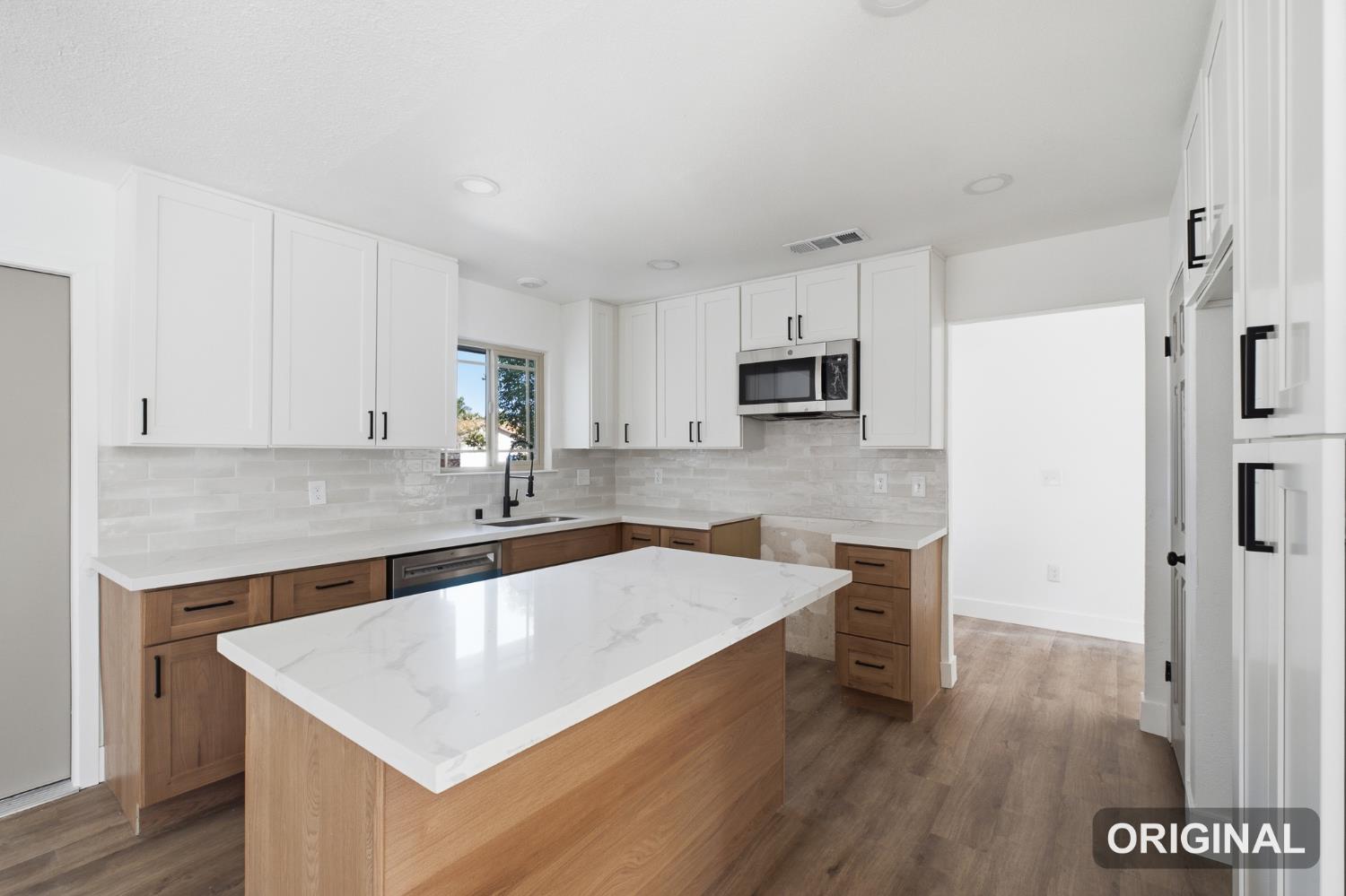 1064 Carey Ave, Clovis, CA 93611
