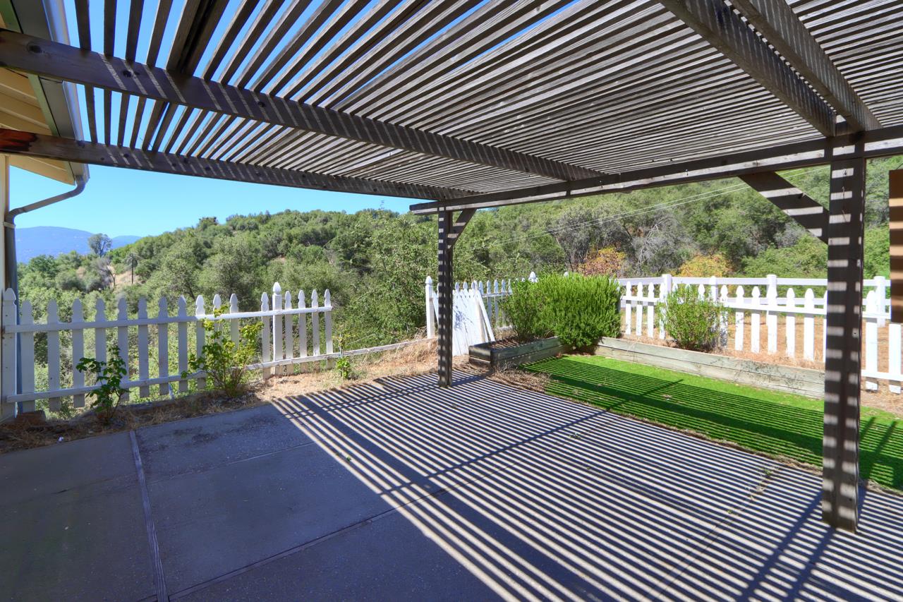 46316 Eastwood Dr S, Oakhurst, CA 93644