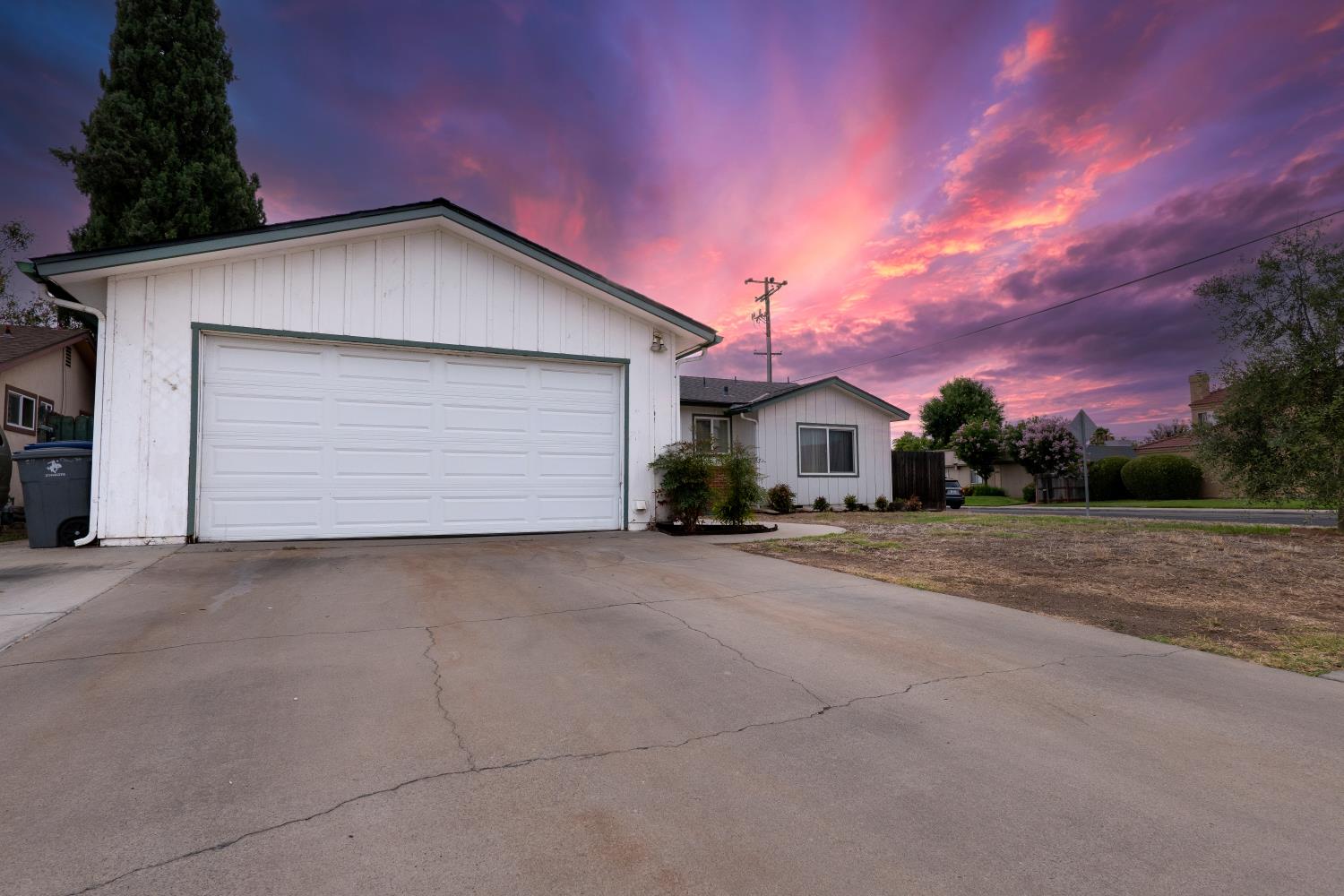 2404 Dewitt Ave, Clovis, CA 93612