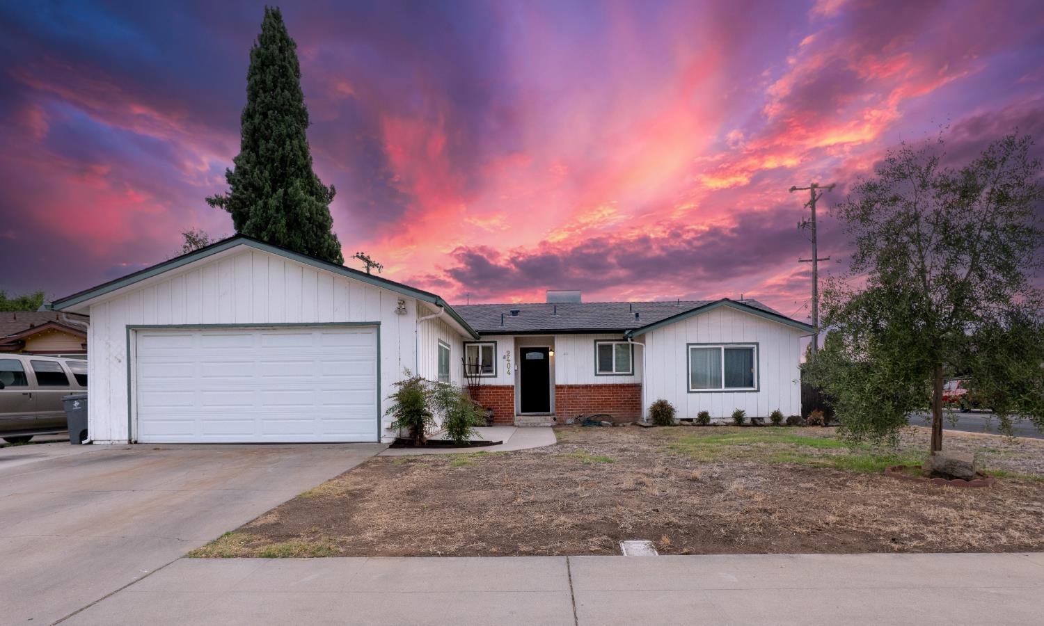 2404 Dewitt Ave, Clovis, CA 93612