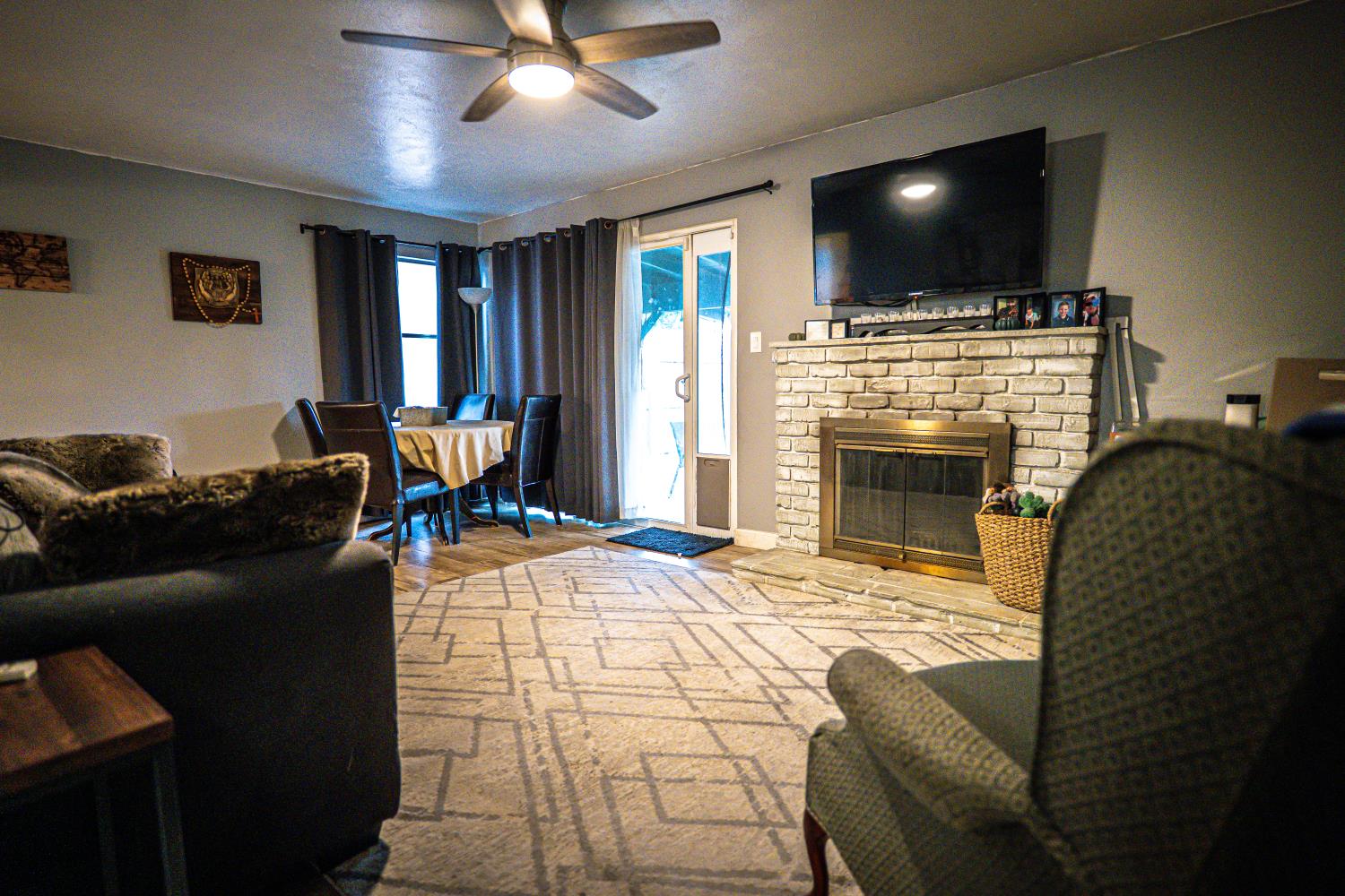 2404 Dewitt Ave, Clovis, CA 93612