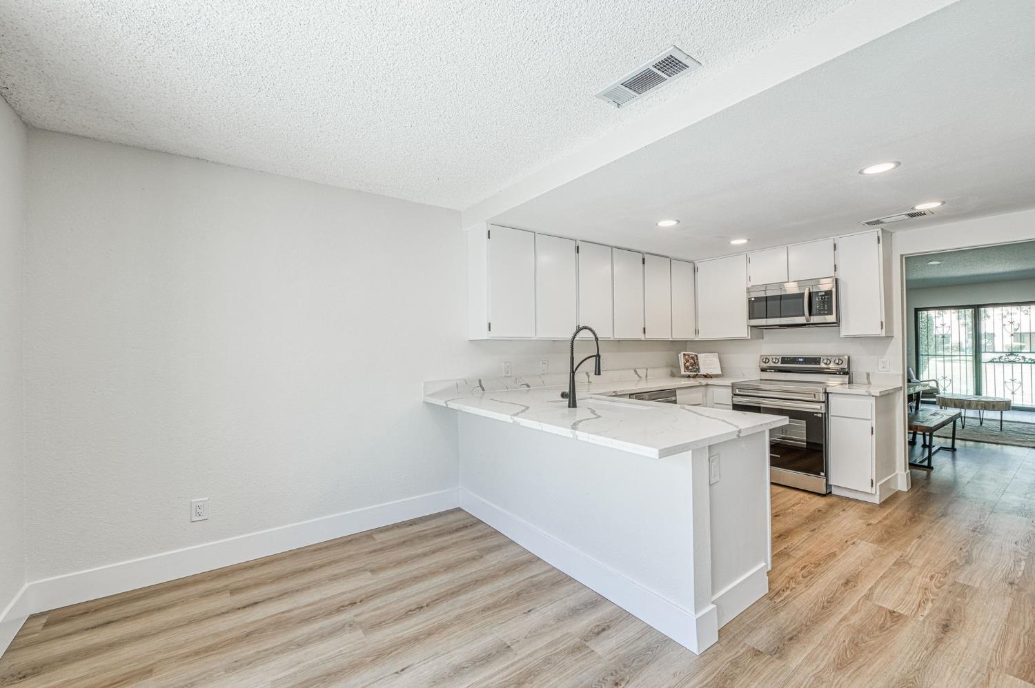 4985 E Butler #124, Fresno, CA 93727