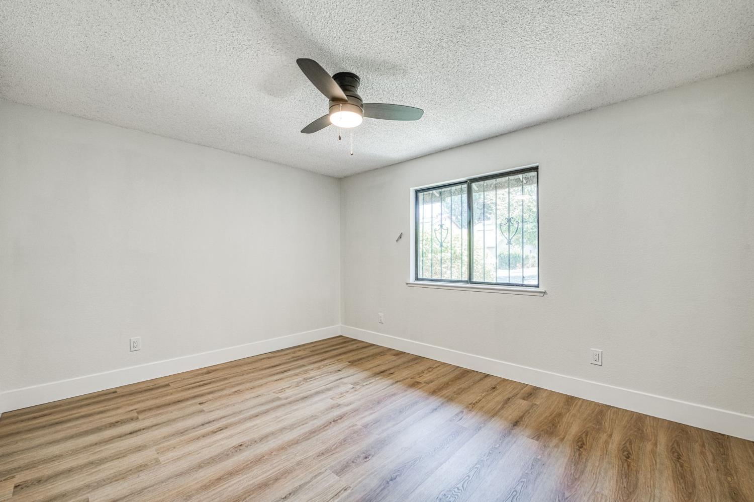 4985 E Butler #124, Fresno, CA 93727