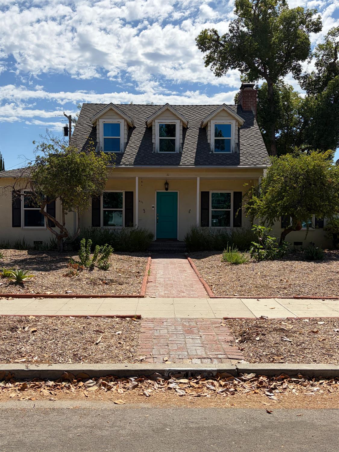 1412 N Vagedes Ave, Fresno, CA 93728