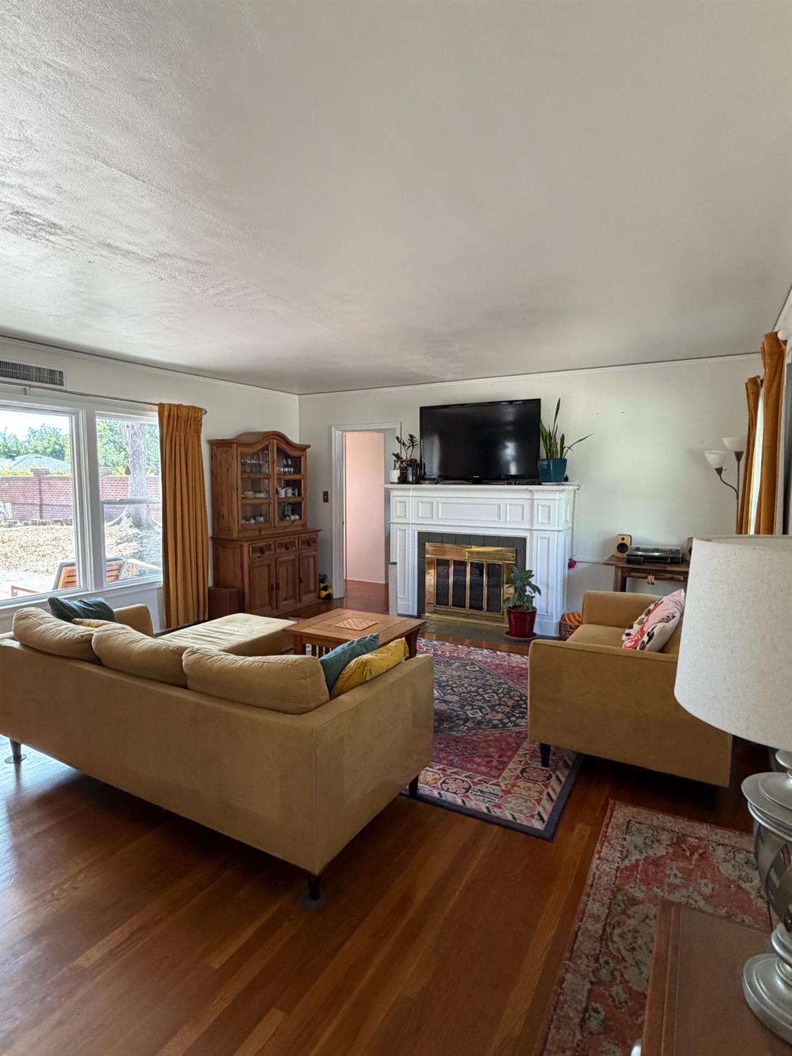1412 N Vagedes Ave, Fresno, CA 93728