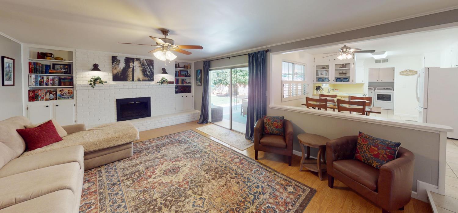 3222 W Dovewood Ln, Fresno, CA 93711