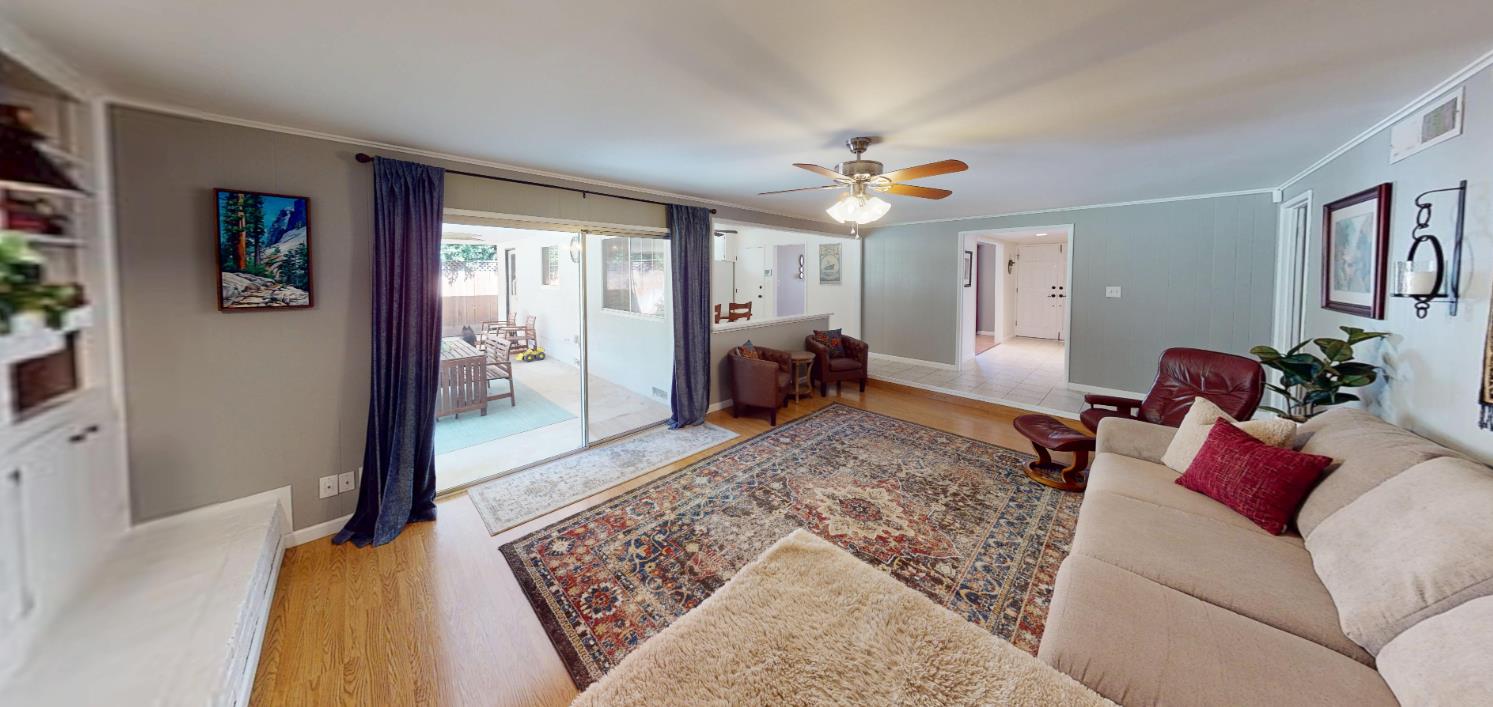 3222 W Dovewood Ln, Fresno, CA 93711