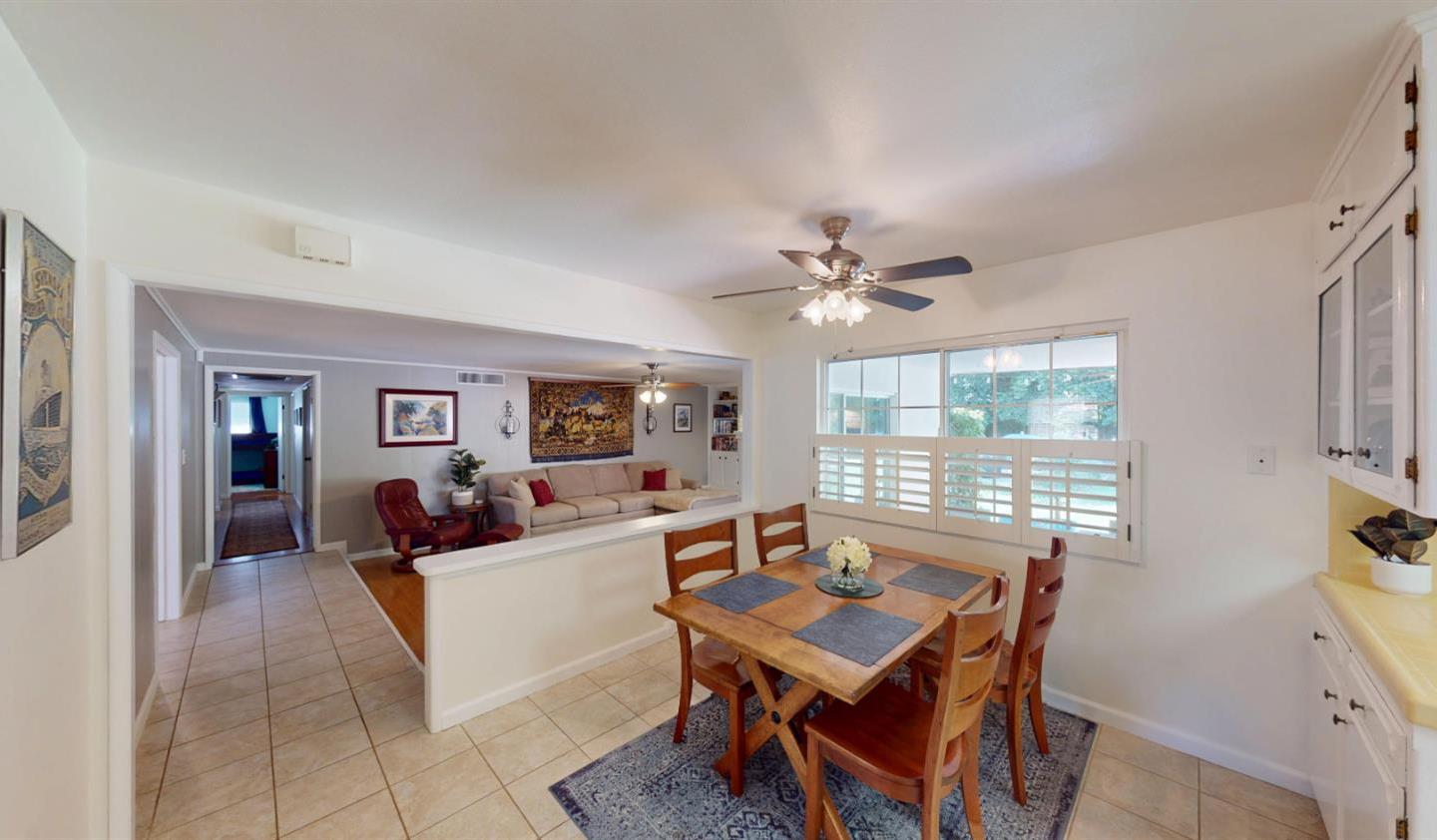 3222 W Dovewood Ln, Fresno, CA 93711