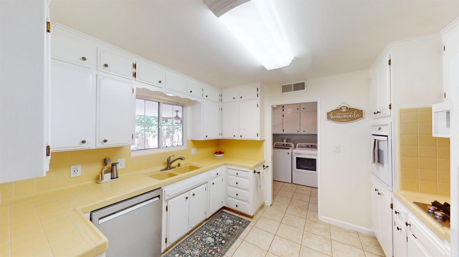 3222 W Dovewood Ln, Fresno, CA 93711