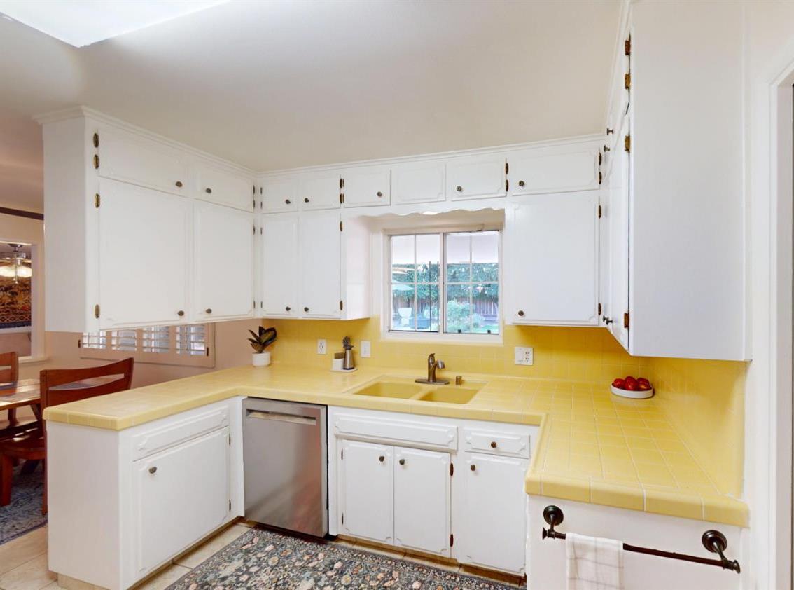 3222 W Dovewood Ln, Fresno, CA 93711