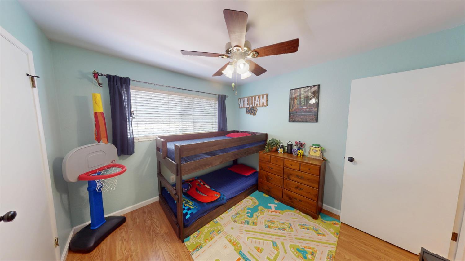 3222 W Dovewood Ln, Fresno, CA 93711