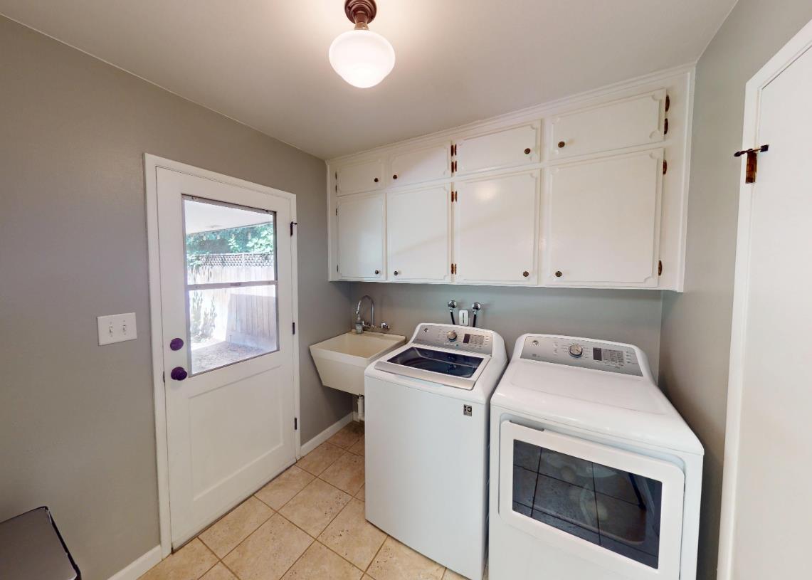 3222 W Dovewood Ln, Fresno, CA 93711