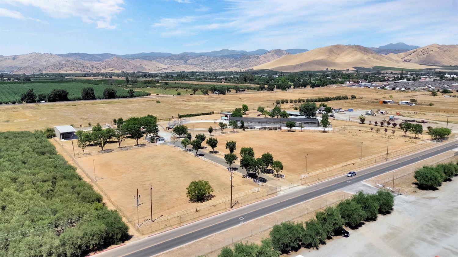 924 W Ropes Ave, Woodlake, CA 93286