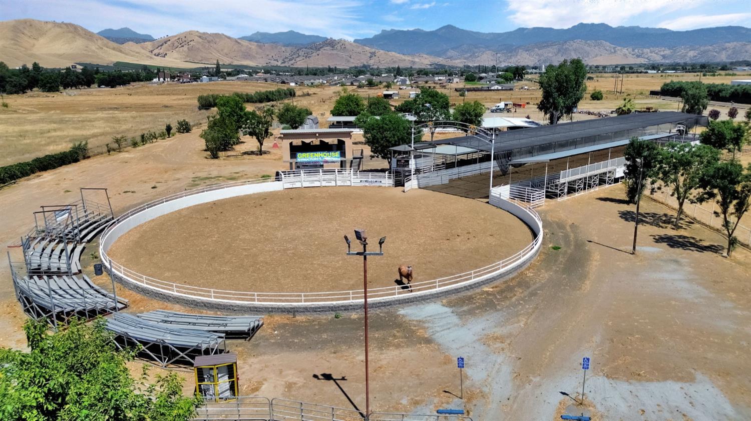 924 W Ropes Ave, Woodlake, CA 93286