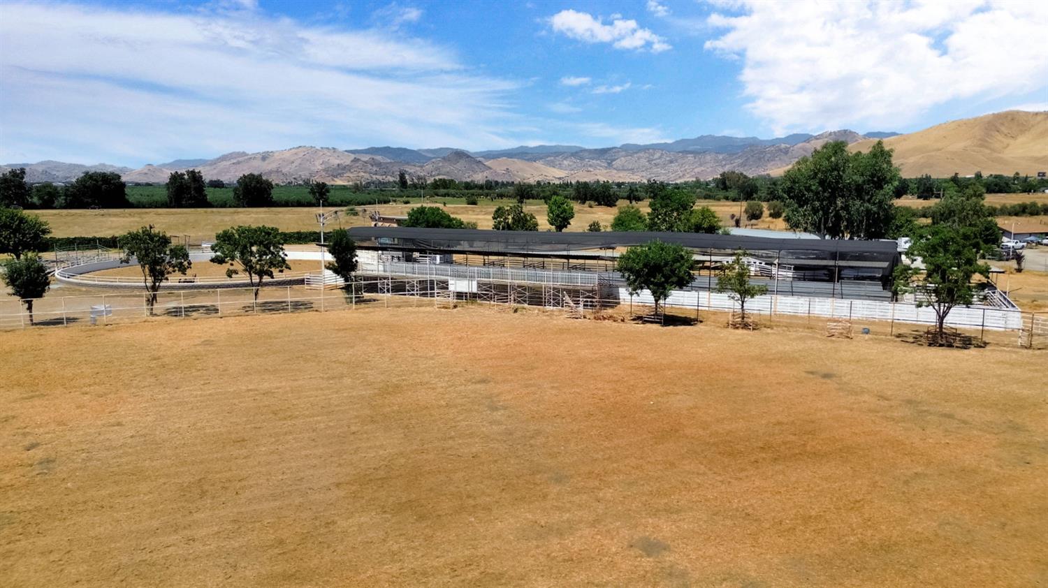 924 W Ropes Ave, Woodlake, CA 93286