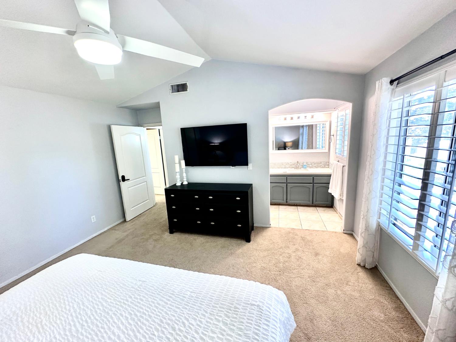 1426 E Salem Ave, Fresno, CA 93720