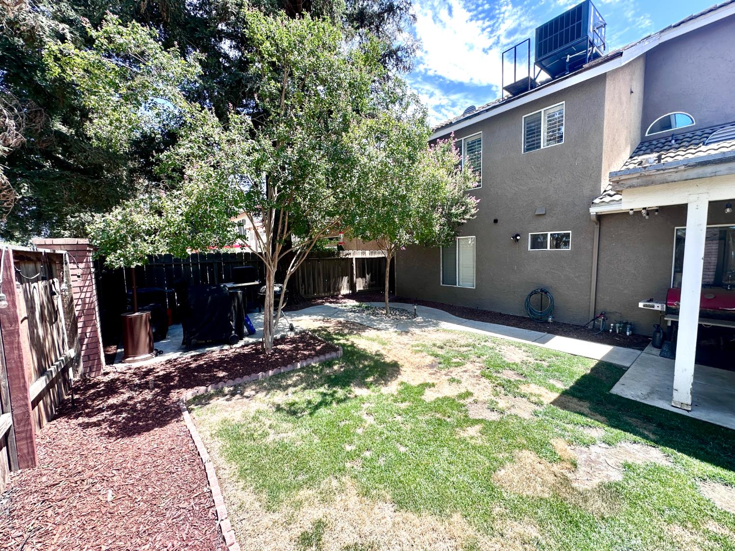 1426 E Salem Ave, Fresno, CA 93720