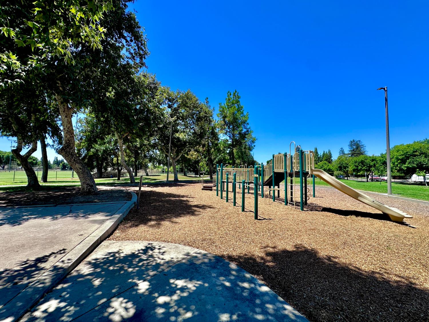 1426 E Salem Ave, Fresno, CA 93720