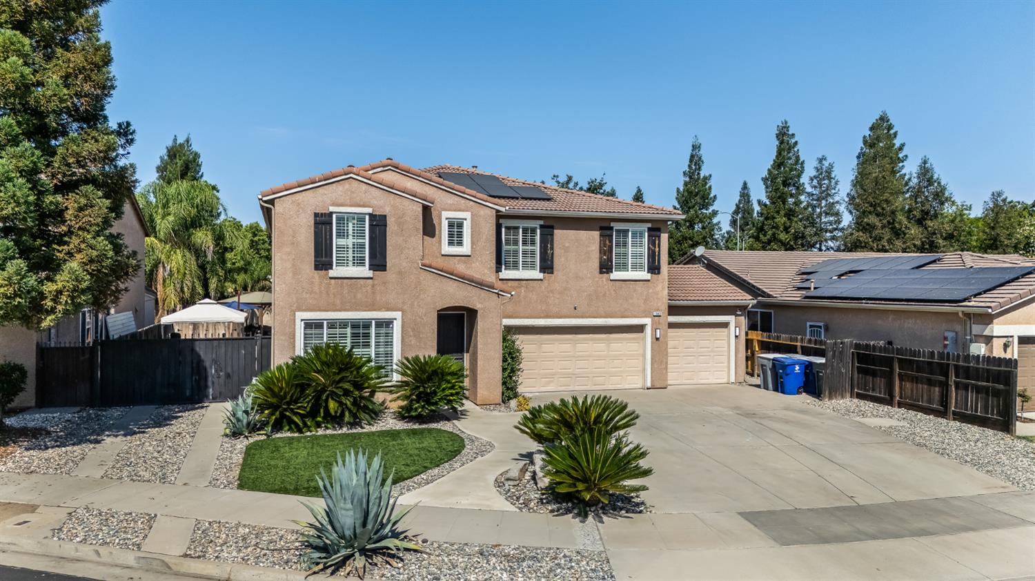 1942 Hanson Ave, Clovis, CA 93611