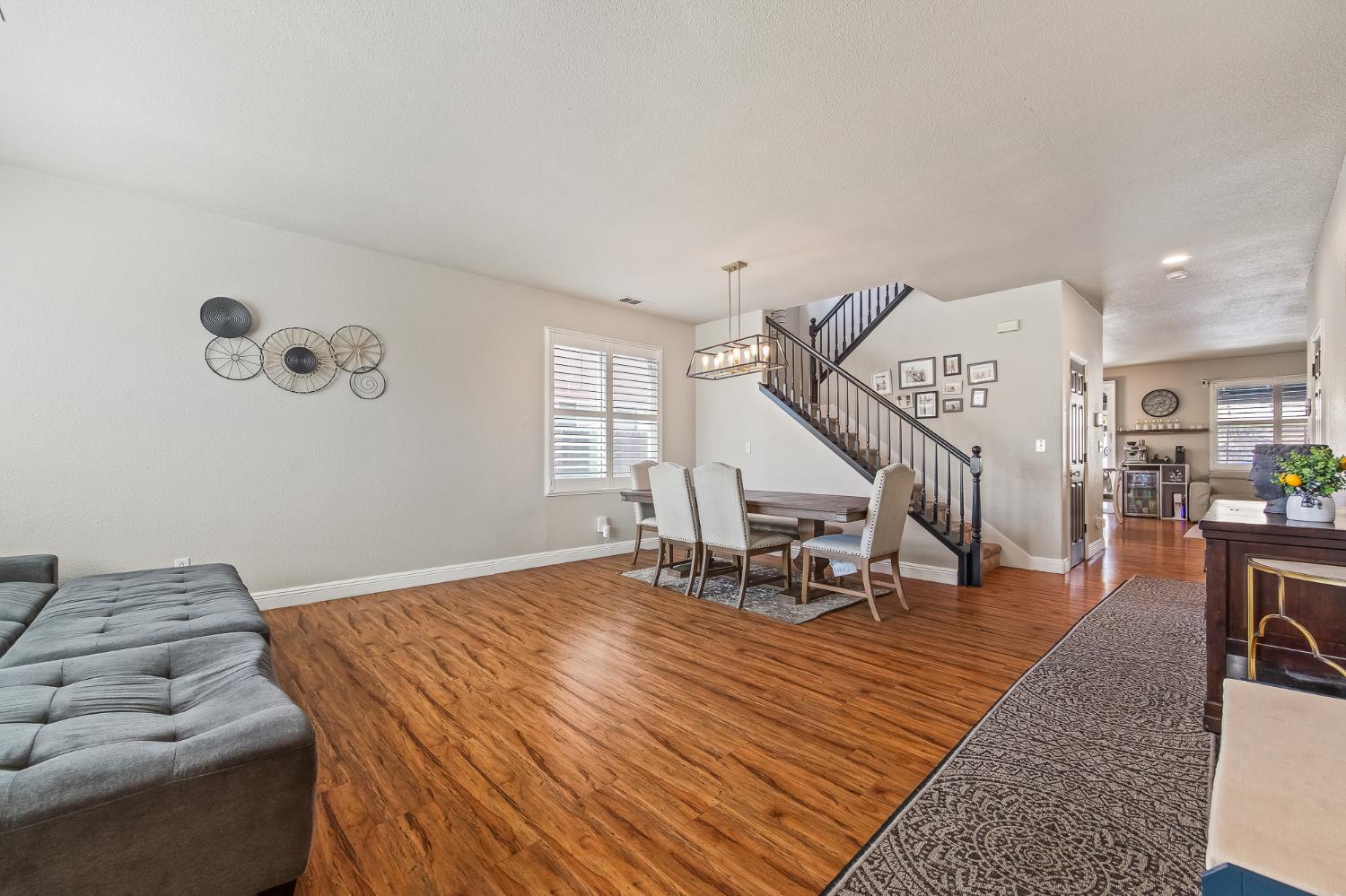 1942 Hanson Ave, Clovis, CA 93611