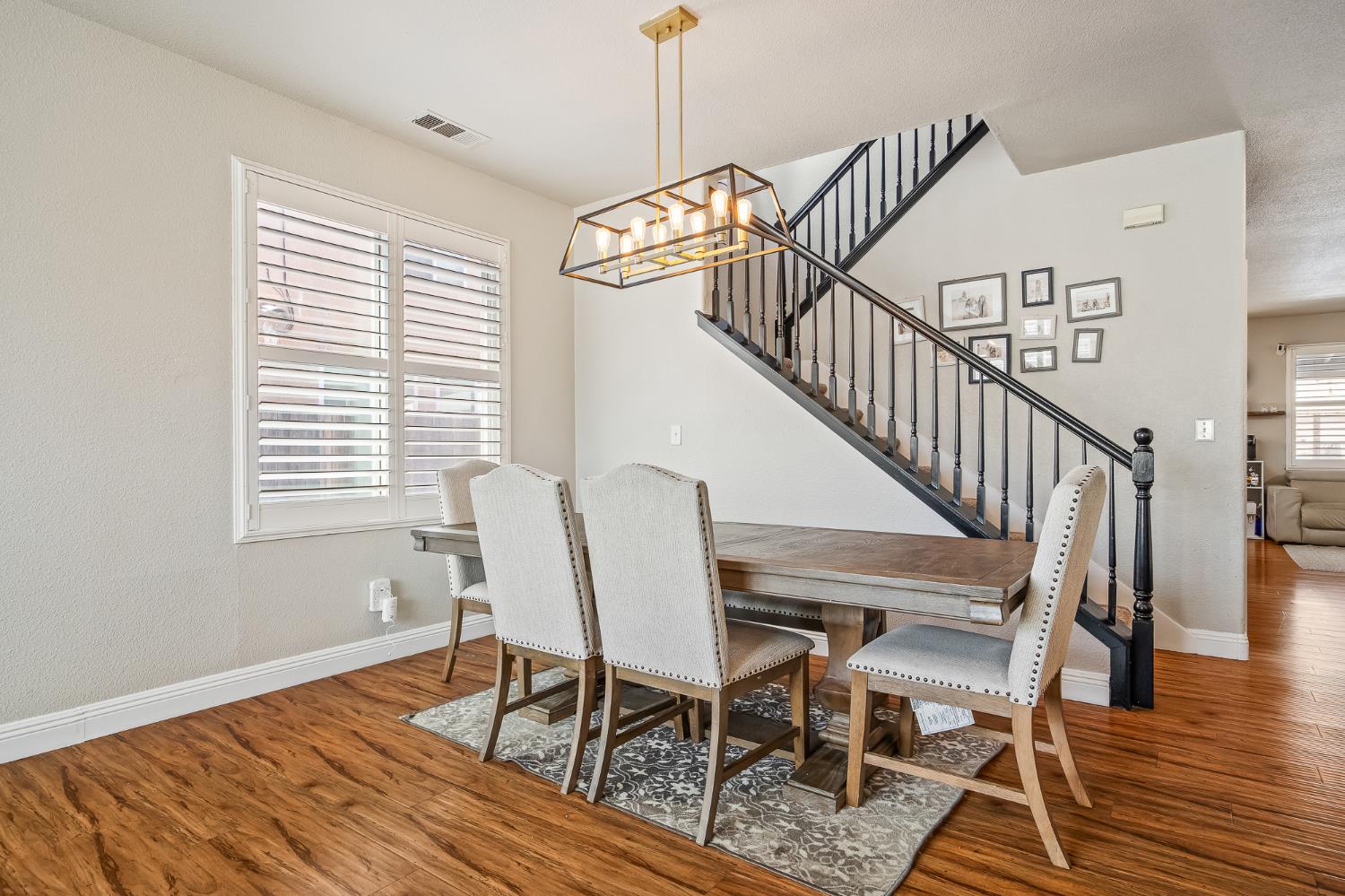 1942 Hanson Ave, Clovis, CA 93611