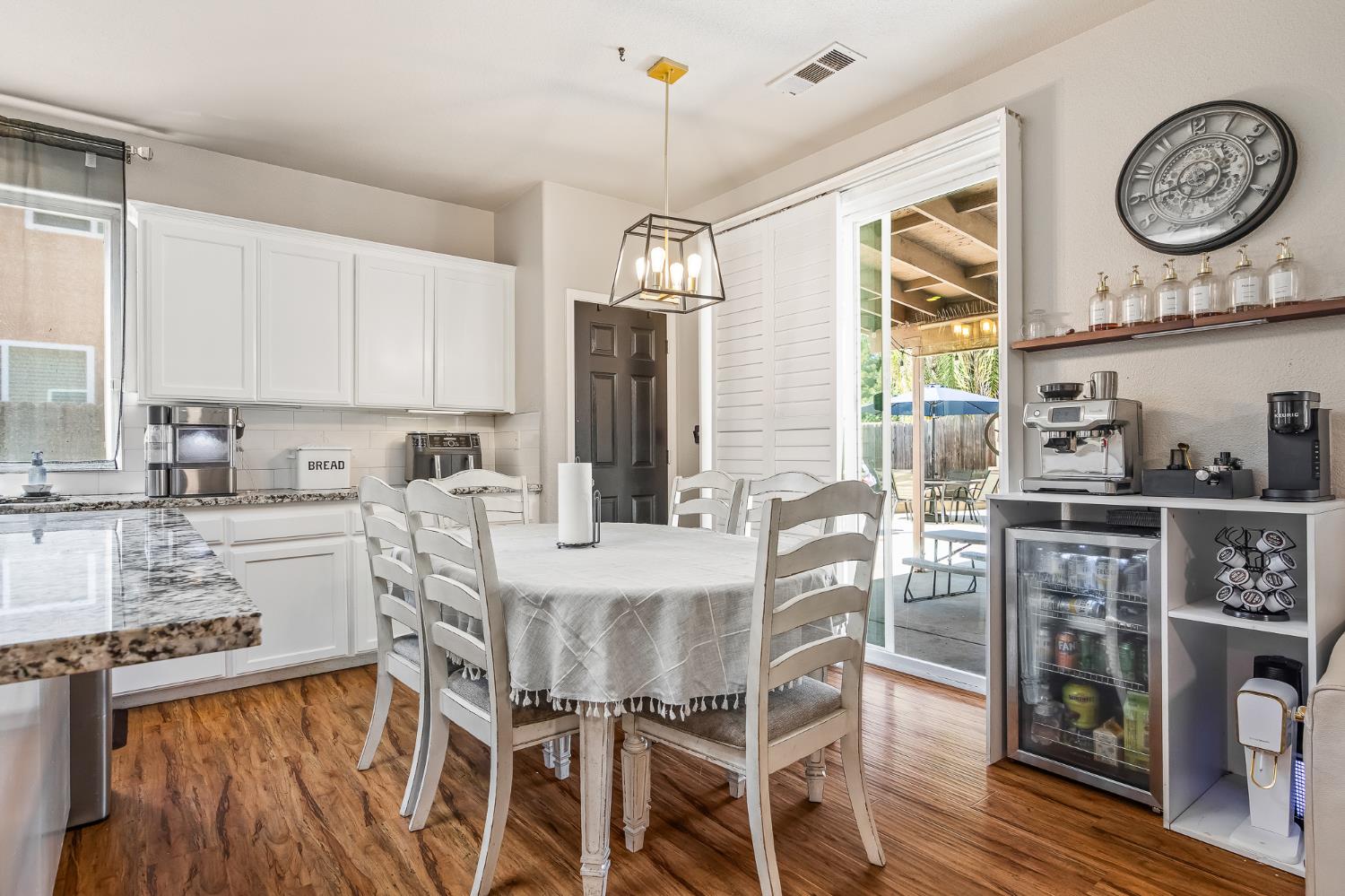 1942 Hanson Ave, Clovis, CA 93611