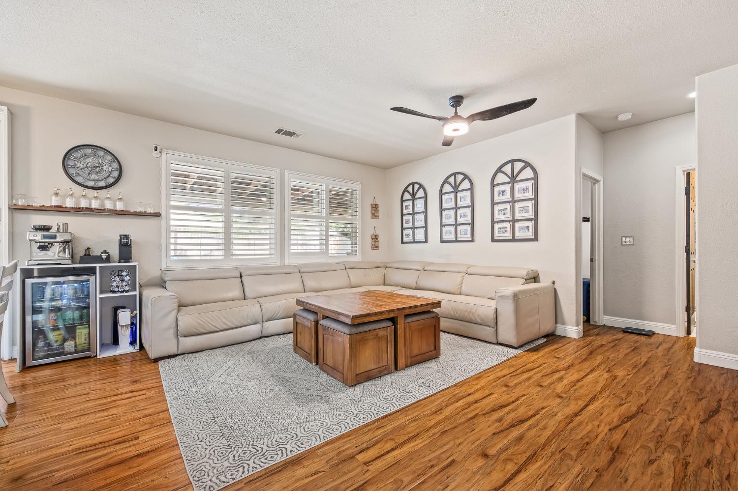 1942 Hanson Ave, Clovis, CA 93611