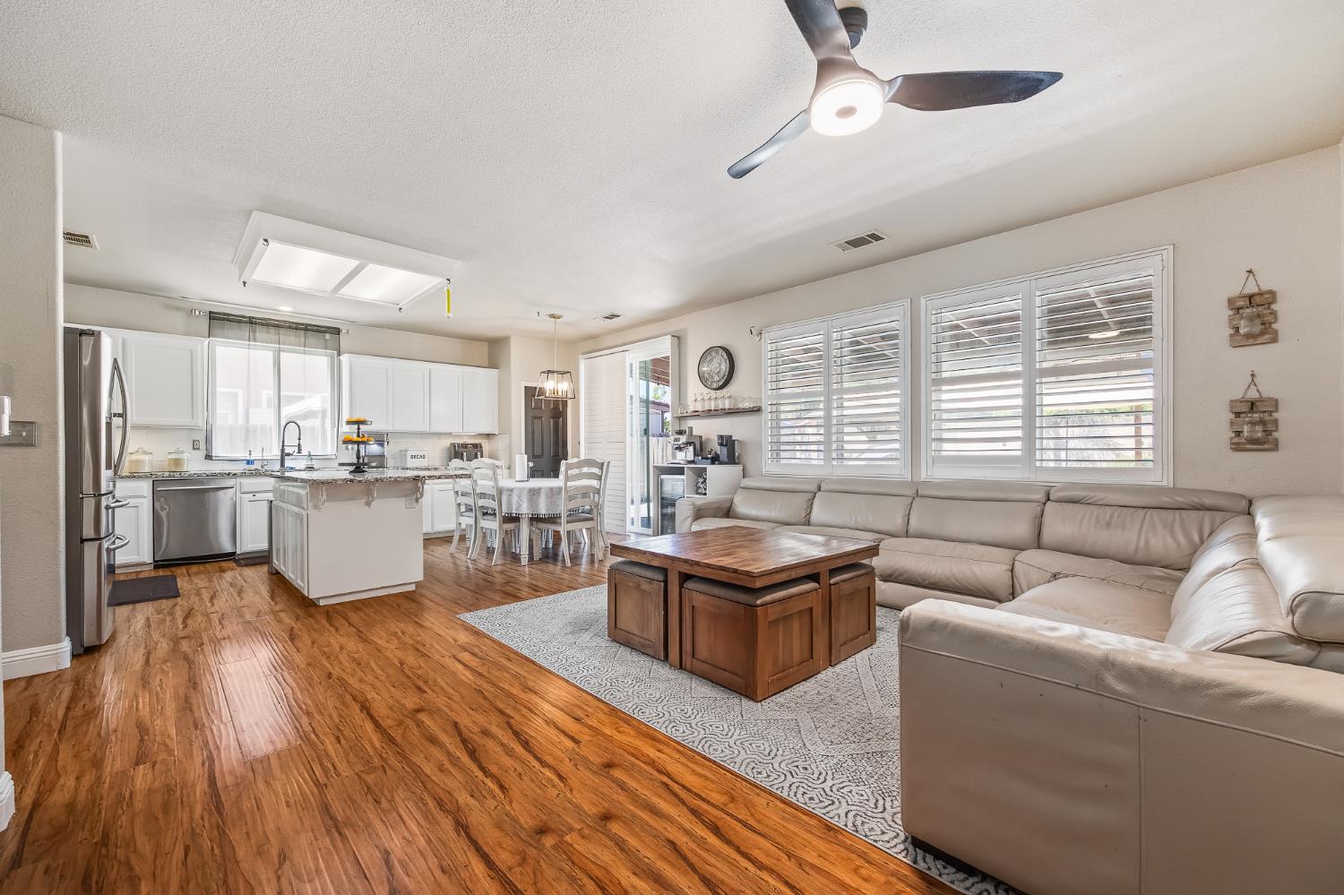 1942 Hanson Ave, Clovis, CA 93611