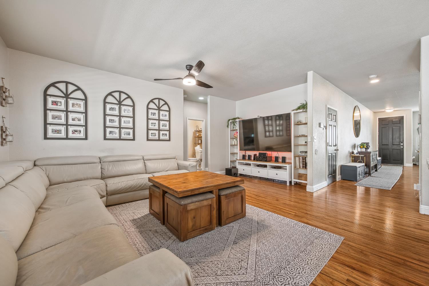1942 Hanson Ave, Clovis, CA 93611