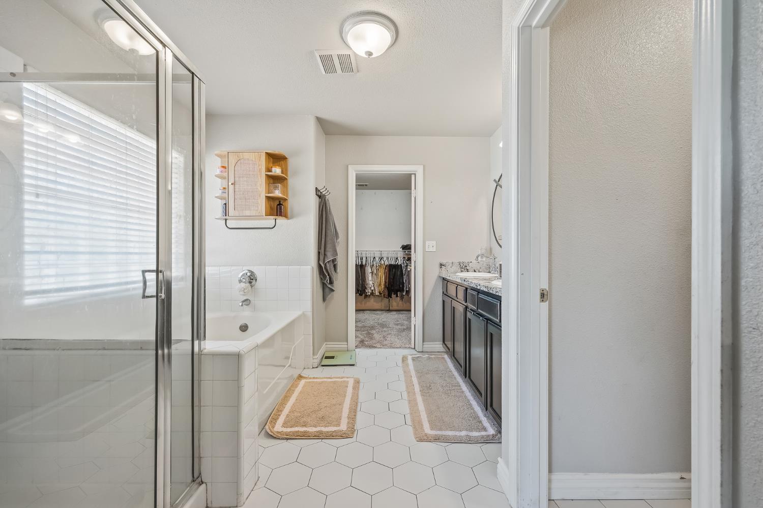 1942 Hanson Ave, Clovis, CA 93611