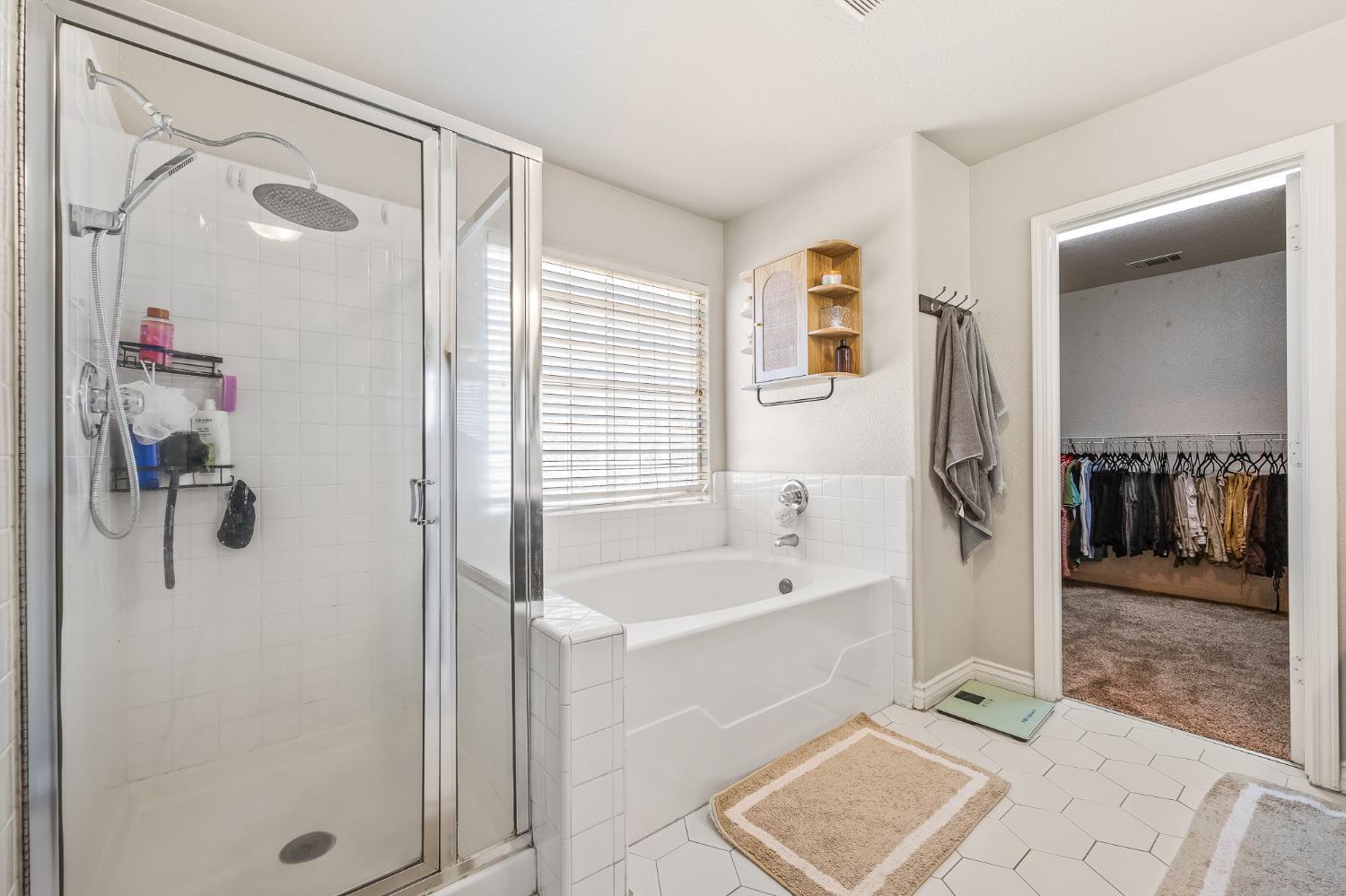 1942 Hanson Ave, Clovis, CA 93611
