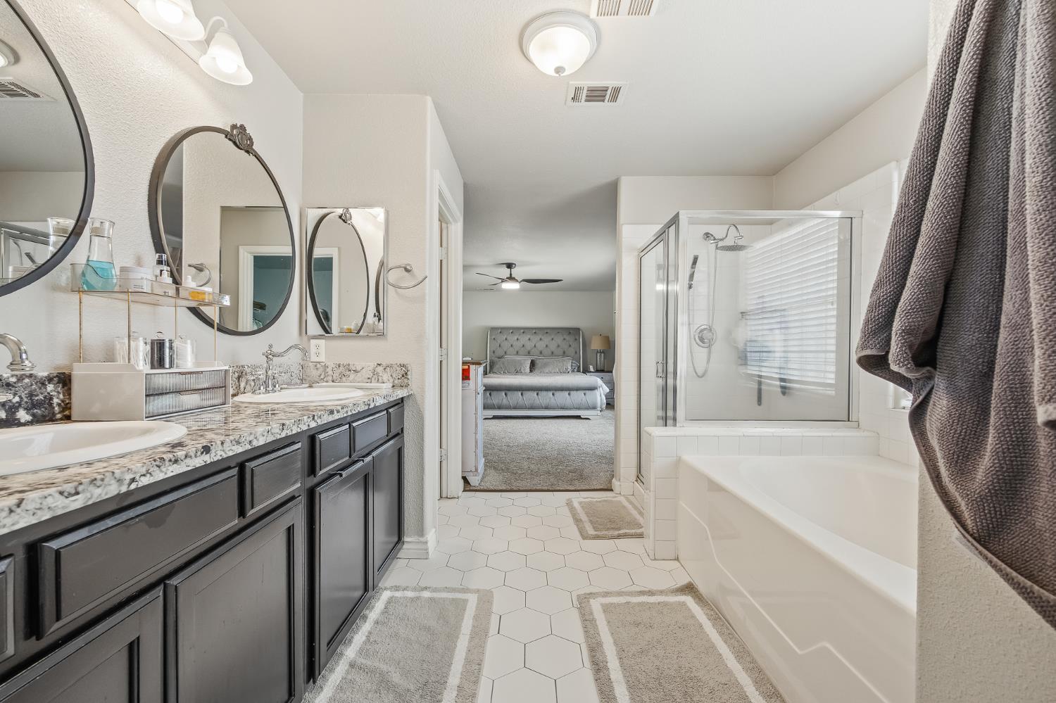 1942 Hanson Ave, Clovis, CA 93611