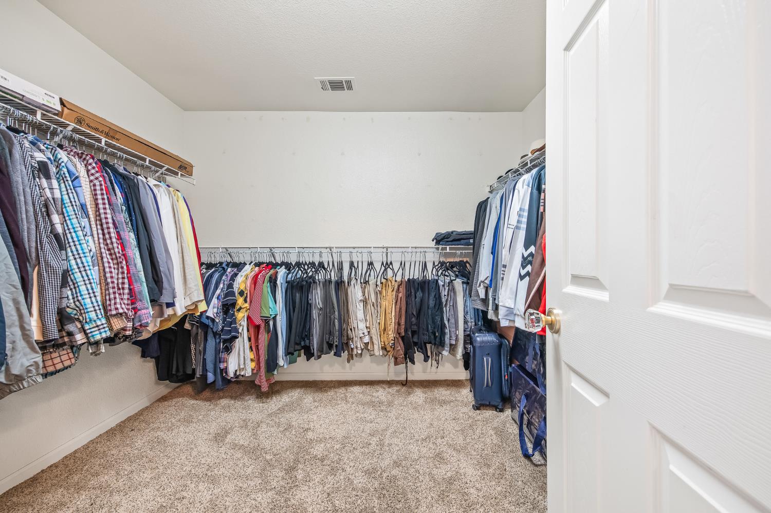 1942 Hanson Ave, Clovis, CA 93611