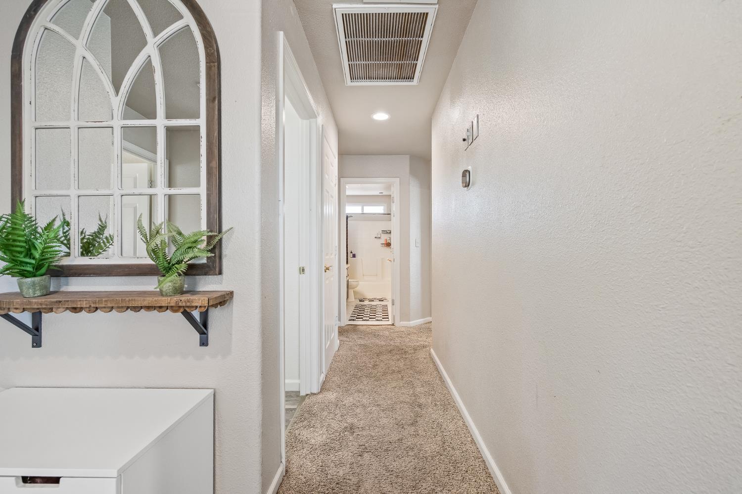 1942 Hanson Ave, Clovis, CA 93611