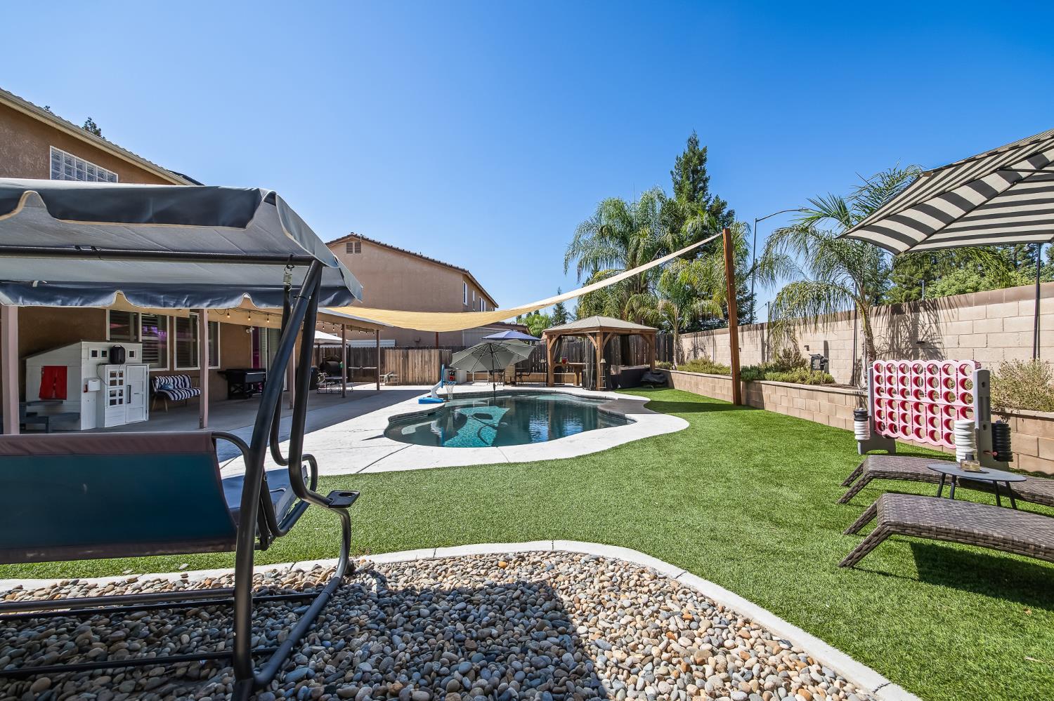 1942 Hanson Ave, Clovis, CA 93611