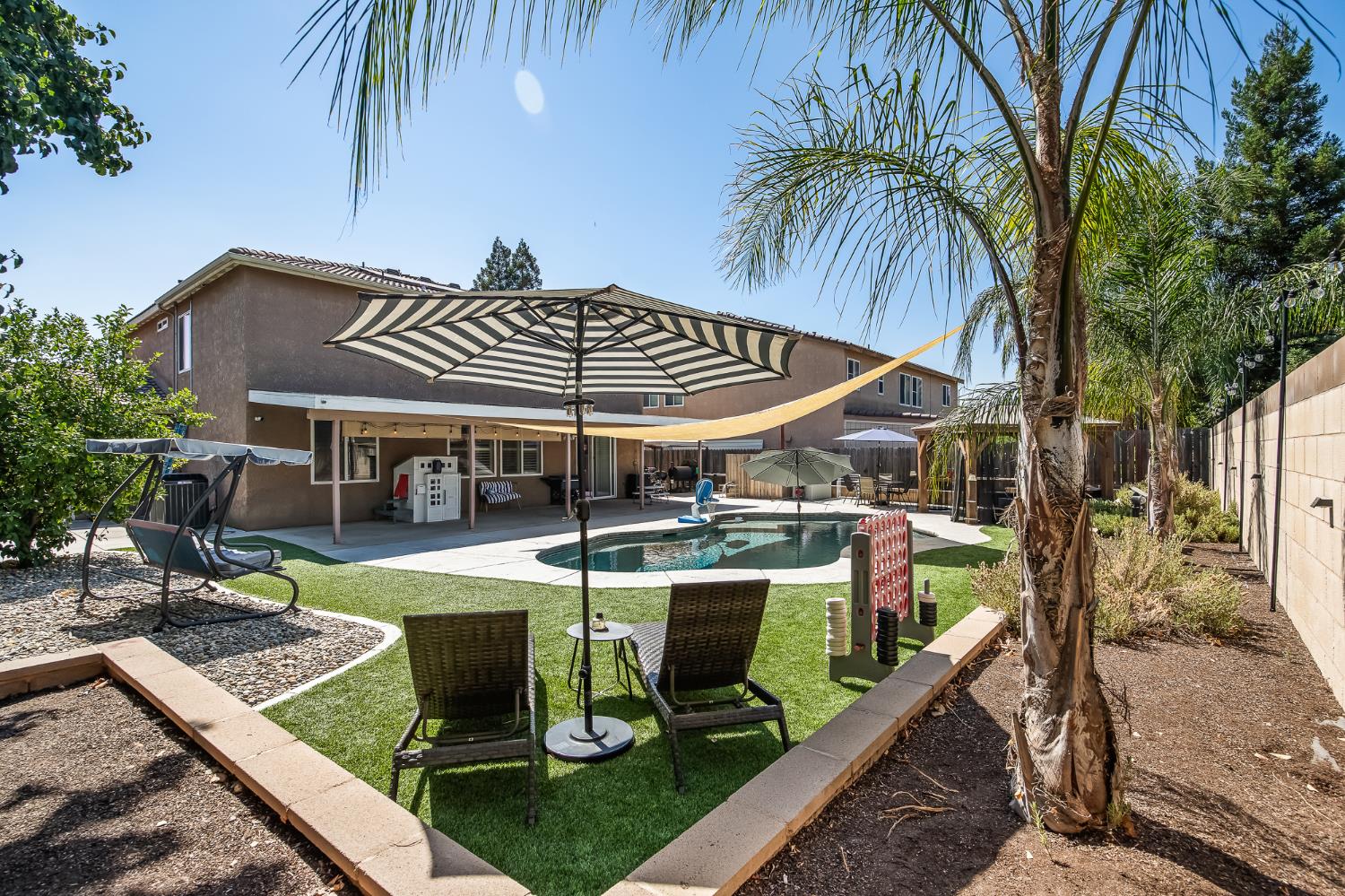 1942 Hanson Ave, Clovis, CA 93611