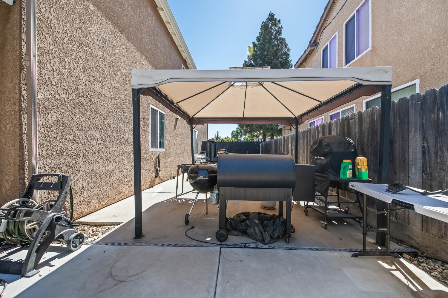 1942 Hanson Ave, Clovis, CA 93611